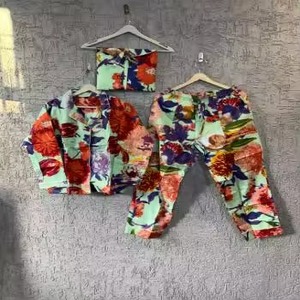 Camisón de mujer con estampado floral Vestido de dormir de rayón suave con diseño elegante Ropa de descanso de ajuste relajado - Product Image 1