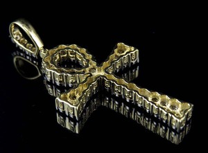 Colgante de Cruz religiosa en plata de ley S925 con diamante de moissanita de corte brillante redondo para unisex - Product Image 4