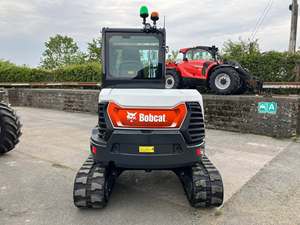 Mini Excavadora Compacta con Brazo Largo, Motor Yanmar, Bomba de Alta Potencia, Capacidad de Excavación de 2.34 Toneladas, para Uso en Construcción y Agricultura - Product Image 6