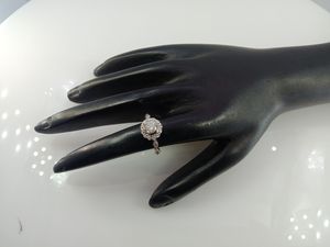 Anillo de Compromiso JEWELSPAARK de Plata 14k con Diamante Redondo de 0.75 Ct, Estilo Vintage y Moderno para Mujer - Product Image 4