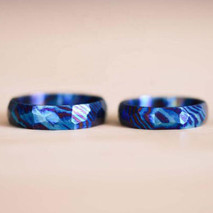 Anillo de Acero de Damasco para Hombre, Forma Elegante, Superficie con Capas de Color Dinámico, Hecho a Mano, Personalizable, Diseño Moderno, Regalo de Aniversario - Product Image 2