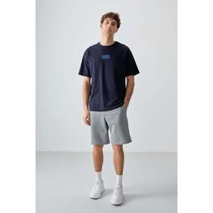 เสื้อยืดพิมพ์ลายทรงโอเวอร์ไซส์สีน้ำเงินกรมท่าสำหรับผู้ชาย Air Jones ผ้าคอตตอนผสมเนื้อนุ่มหนา เหมาะสำหรับสวมใส่สไตล์ลำลองแนวสตรีท - Product Image 2