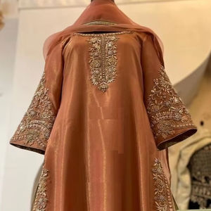 2024 nouveau pantalon Kurta brodé lourd et robe Dupatta belle décoration en dentelle Zari pour les mariages et les fêtes - Product Image 1