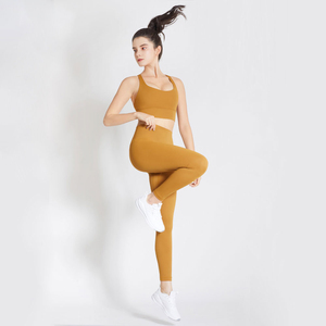 Ensemble de yoga sans couture 2 pièces décontracté nouveau style pour femmes coupe régulière avec fermeture à la taille élastique vêtements de yoga coupe régulière - Product Image 5