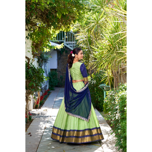 Ropa de fiesta y boda ready made Lehenga Choli estilo Bollywood indio para mujer en diseño pakistaní con Dupatta y Zari Chex - Product Image 1