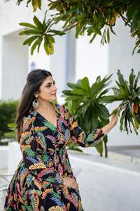 Ensemble Kurtis de vêtements de festival Heavy Rayon pour femmes avec impression à quatre côtés pour filles - Product Image 6