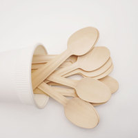 Vaisselle jetable écologique biodégradable en amidon de maïs, couverts en bois (fourchettes, couteaux) et en bambou ou bouleau