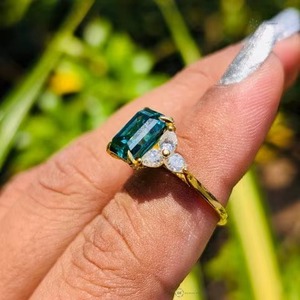 Anillo de diamantes de oro de calidad premium con diamantes naturales de claridad VS para propuesta de matrimonio disponible a un precio asequible - Product Image 2