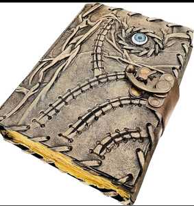 Journal en cuir à œil gaufré sur mesure avec un thème Hocus Pocus idéal pour la revente à l'aide de vieux papiers faits à la main - Product Image 3