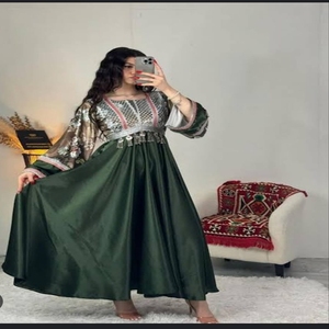 Couleurs et tailles personnalisables au tarif de gros Robe traditionnelle afghane pour femmes Tissu filet respirant pour les fêtes Fabriqué au Pakistan - Product Image 2