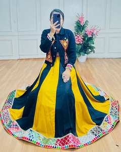 Rehaussez votre style Navratri avec notre Lehenga en rayonne pure unie exquise et notre veste en jean Gamthi finement brodée - Product Image 4