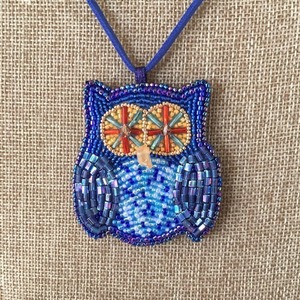 Porte-clés perlé à la main pour femmes, breloque de sac brodée de perles de qualité supérieure - Product Image 4