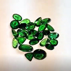 24pcs Tsavorite Naturelle Pierres Précieuses Lâches 5x3mm à 7x5mm Poire Ovale Trillion Facette Vert Coupe US $80 7cts Lot Iroc Ventes - Product Image 1