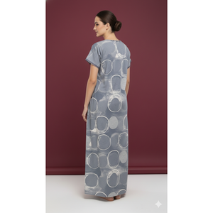 Chemise de nuit longue confortable pour femme Alpine, à manches courtes, avec poches latérales, en tissu tissé doux et respirant, imprimée, pour un usage quotidien - Product Image 2