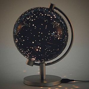 Escultura de estilo pisapapeles de globo de metal con detalles de diseño finos ideal para escritorios y configuraciones de oficinas ejecutivas - Product Image 3