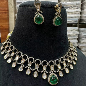 Conjunto de collar de Polki de diseñador chapado en oro de joyería india con pendientes joyería nupcial para celebración de boda y fiesta - Product Image 1