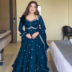 Tenue Anarkali ethnique indienne classique pour femmes - Product Image 1