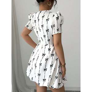 Abito Mini Smock Casual da Donna con Stampa a Fiocco, Traspirante, Vita Impero, Logo Personalizzato, Decorazione Arricciata, Taglie XS-XL - Product Image 4