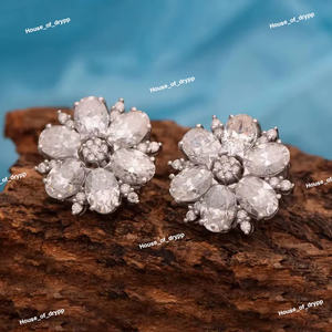 Boucles d'oreilles classiques en argent avec halo de diamants en moissanite, boucles d'oreilles de luxe à la mode pour femmes, boucles d'oreilles élégantes pour les soirées - Product Image 2