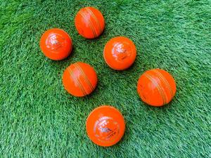 BALONES DE CRICKET DE CALIDAD DE PARTIDO COLOR ROJO TALLA DE HOMBRE - Product Image 6