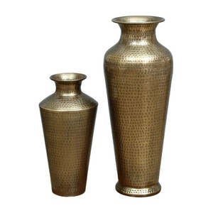 Ensemble de 2 vases coniques en fer Art Déco The Metal Wave, faits à la main avec base antidérapante pour la décoration de la maison/du bureau/de la table - Product Image 1