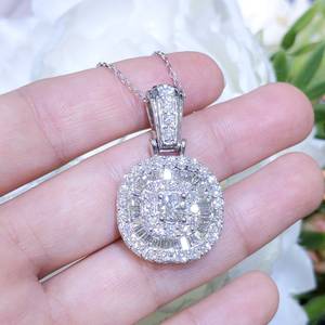 Colgante de Diamante Cultivado en Laboratorio, Corte Redondo y Baguette, en Oro Blanco de 14K, Formas de Flor, para Regalo de Novia, Joyería para Bodas y Fiestas - Product Image 2