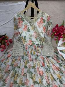 Vestido de fiesta de nuevo diseñador para mujer con parte inferior y Dupatta en secuencia bordada trabajo e impresión Digital con almohadilla adjunta - Product Image 4