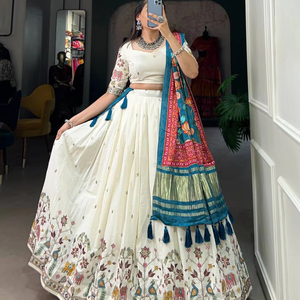 Navratri Festival Especial Khadi Algodón Seda Lehenga Choli con trabajo de hilo para ropa de fiesta de mujeres indias - Product Image 1