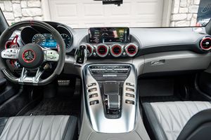 Offre exceptionnelle : Mercedes-AMG GT C Coupé d'occasion 2020, prêt à être expédié - Product Image 2