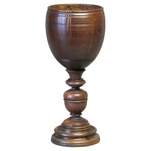 Copa de vino de coco hecha a mano por artesanos expertos con cáscara de coco natural y revestimiento apto para alimentos - Product Image 2