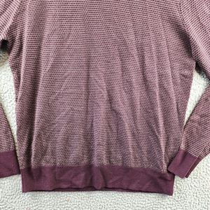 เสื้อสเวตเตอร์คอกลมผ้าเมอริโนวูลสำหรับผู้ชายของบลูมมิงเดลส์ สีชมพู - เพิ่มความมีสไตล์ให้กับตู้เสื้อผ้าของคุณ - Product Image 4