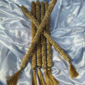 Paire de bâtons Dandiya dorés faits à la main, bâtons de luxe Garba Raas Gota avec pompons, pour la danse Navratri, la décoration de mariage et festive - Product Image 1