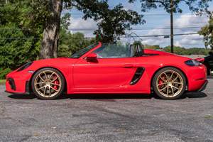 2023 718 Boxster Spyder ~3 800 milles, boîte manuelle à 6 vitesses, moteur 4.0 litres Flat-6, rouge Guards - Product Image 2
