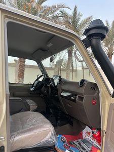 Usado 2022 Toyo Ta LC79 Doble Cabina 4.5L V8 Diesel Hybrid I-Force Max Premium Turbo Transmisión Automática R20 Izquierda Cuero Oscuro - Product Image 6