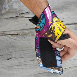 Muñequeras con Logotipo Personalizado de Marca Privada, Precio de Fábrica, Negras con Dos Franjas Blancas, Ajuste Seguro para Levantamiento de Pesas y Fitness - Product Image 5