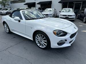 Fiat 2018 124Spider Lussoo Produit d'occasion d'occasion soigneusement utilisé - Product Image 3