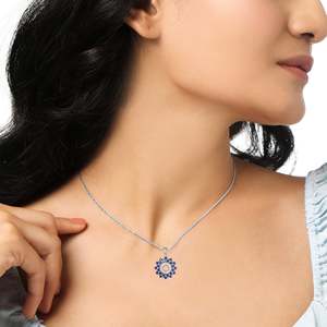 Pendentif fleur bleu radiant avec chaîne Figaro Bijoux religieux en alliage de cuivre à la mode avec un motif papillon perle diamant - Product Image 1