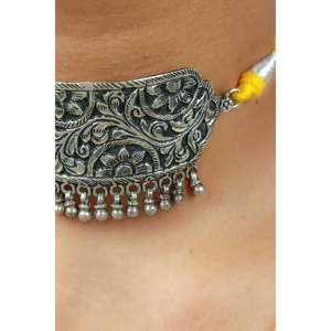 Collar Gargantilla Noor Floral de Plata 925 con Dori Amarillo, Diseño Geométrico Moderno con Perlas y Diamantes para Bodas - Product Image 3