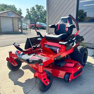 Tondeuse autoportée à rayon de braquage zéro Gravely ZT HD rouge, à essence, équipement professionnel d'entretien de jardin - Product Image 4