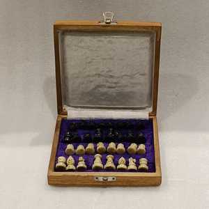 Jeu d'échecs classique en bois fait à la main ensemble pièces d'artisanat en bois Durable pour la décoration intérieure signes muraux cadeau pour les collectionneurs en gros - Product Image 1