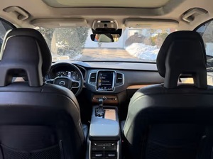 VOLVO XC90 T6 MOMENTUM SPORT 2022 USADO, Volante a la Izquierda/Derecha - Product Image 2