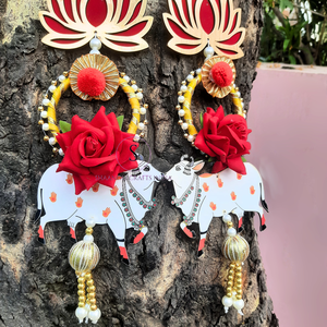 Nouveauté : Décoration murale artisanale Pichwai avec motif de vache, lotus et rose, ornée de pompons, pour la maison, les décorations Haldi et Mehendi - Product Image 6