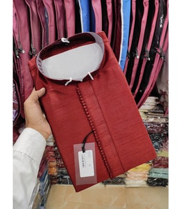 Longue Kurta en soie douce pure de haute vente pour les hommes offrant un style classique avec une touche d'élégance moderne - Product Image 4