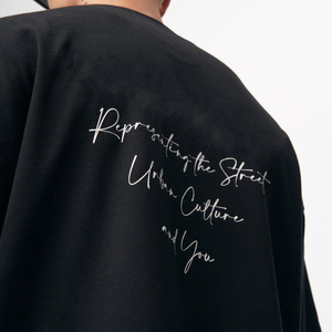 Camiseta básica de gran tamaño con hombros caídos para hombre, 100% algodón, alta calidad, dobladillo curvo de colores personalizados, ropa de calle de longitud larga OEM - Product Image 4