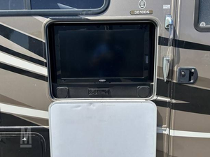 2025 Used Gulf Stream Conquest 6238 Luxury Camper Motorhome RV for Camping with 4-6 Passengers and One Large Bedroom - Product Image 5