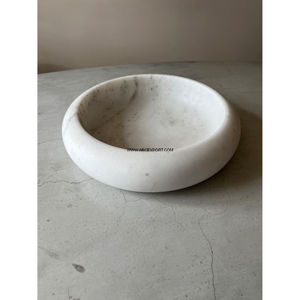 Bol rond de luxe en résine ambre avec motif marbré blanc artistique et finition lisse et brillante parfait pour la décoration de la maison ou du bureau - Product Image 1