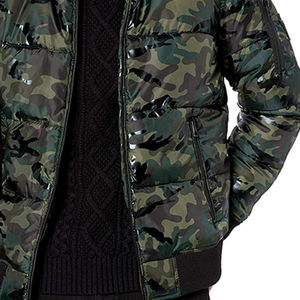 Chaqueta Universitaria de Otoño para Hombre con Cuello Alto, Logotipo Frontal, Aislamiento Ligero, Diseño Moderno, Ajuste Cómodo, Calidez Durante Todo el Día - Product Image 4