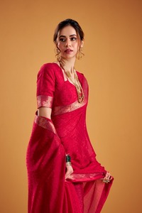 Ensemble de sari indien ethnique en poly shimmer avec bordure de tissage zari exquis et pièces de blouse pour femmes, sari de mariage - Product Image 3