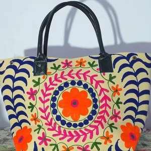 กระเป๋าผ้าฝ้ายสไตล์โบโฮอินเดียทำมือสำหรับผู้หญิง  งานปักซูซานีสวยงาม พร้อมหูหิ้วสไตล์วินเทจฮิปปี้  กระเป๋าสะพาย - Product Image 5