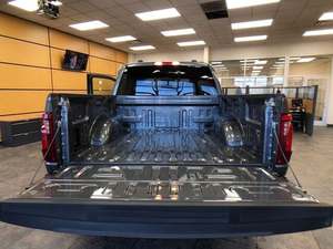 Ford F-150 XLT SuperCrew 2024, 4WD, Volante a la Izquierda, Interior Oscuro, Asientos de Tela, Llantas R19 - Product Image 5